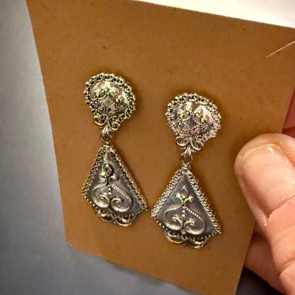 Vintage Pair of Avon Silver Tone Drop Earrings - Picture 6 of 15